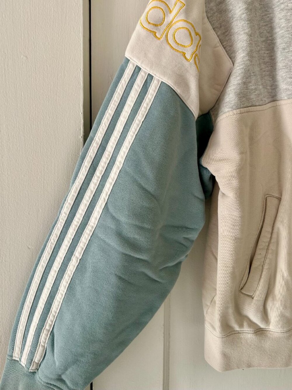 Adidas Pullover with Unique Accents - Picture 4 of 7